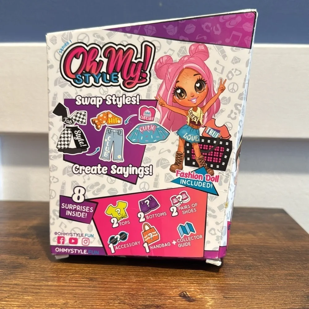 Oh My! Style doll - Izzy Sparkle - White with blue eyes brown hair - series 1